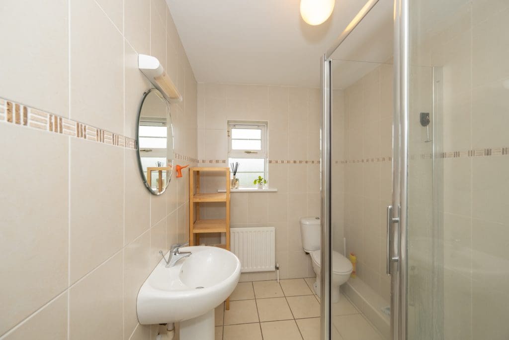 Ensuite bathroom in Wheatfields Carrigaline house