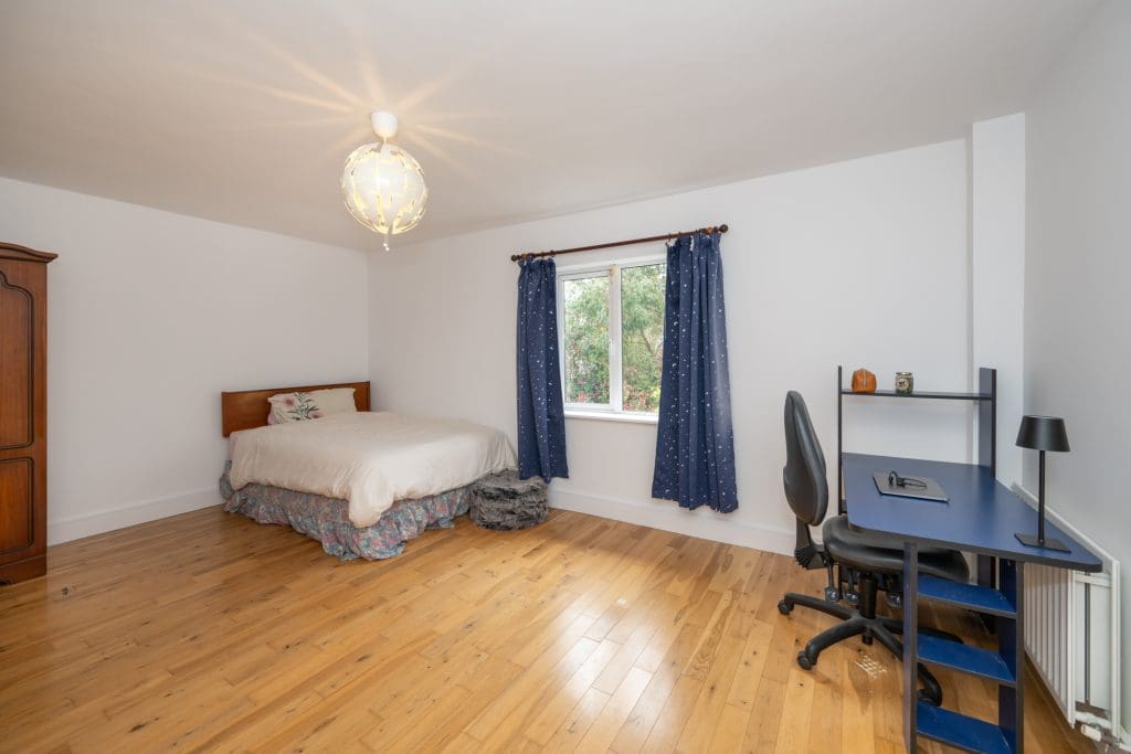 Ensuite bedroom in Wheatfields Carrigaline property
