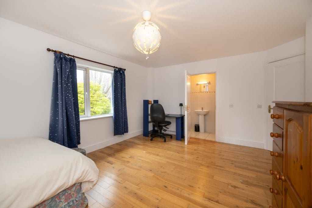Ensuite bedroom in Wheatfields Carrigaline property