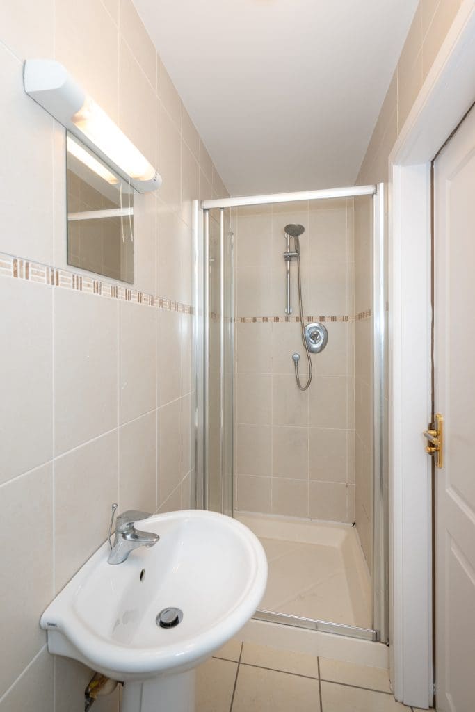 Ensuite bathroom in Wheatfields Carrigaline house