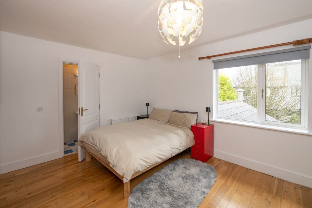 Ensuite bedroom in Wheatfields Carrigaline property