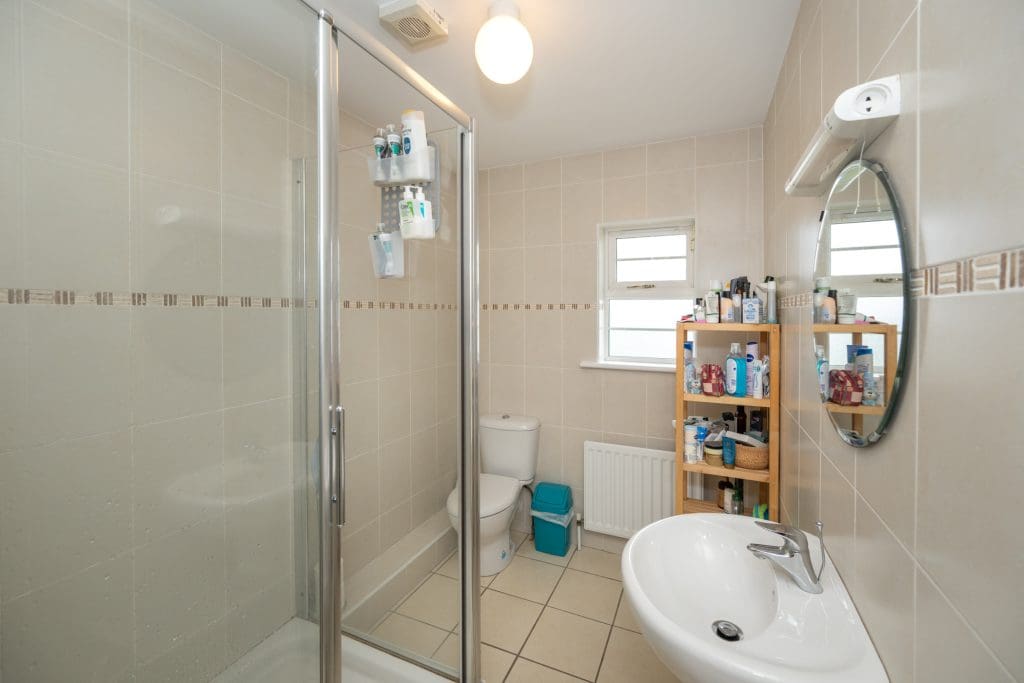 Ensuite bathroom in Wheatfields Carrigaline house